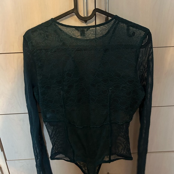 Women’s green lace body suit - Picture 2 of 2